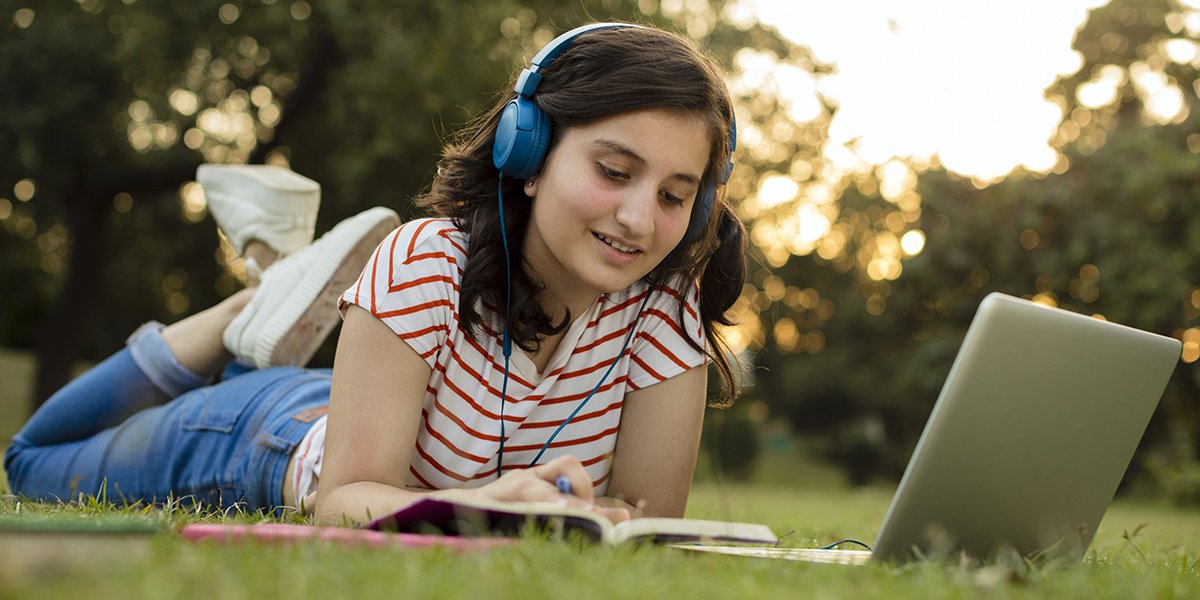 Fussie Cat Super Premium Chicken & Vegetables Formula in Gravy 2.82oz (Case of 24)1234a